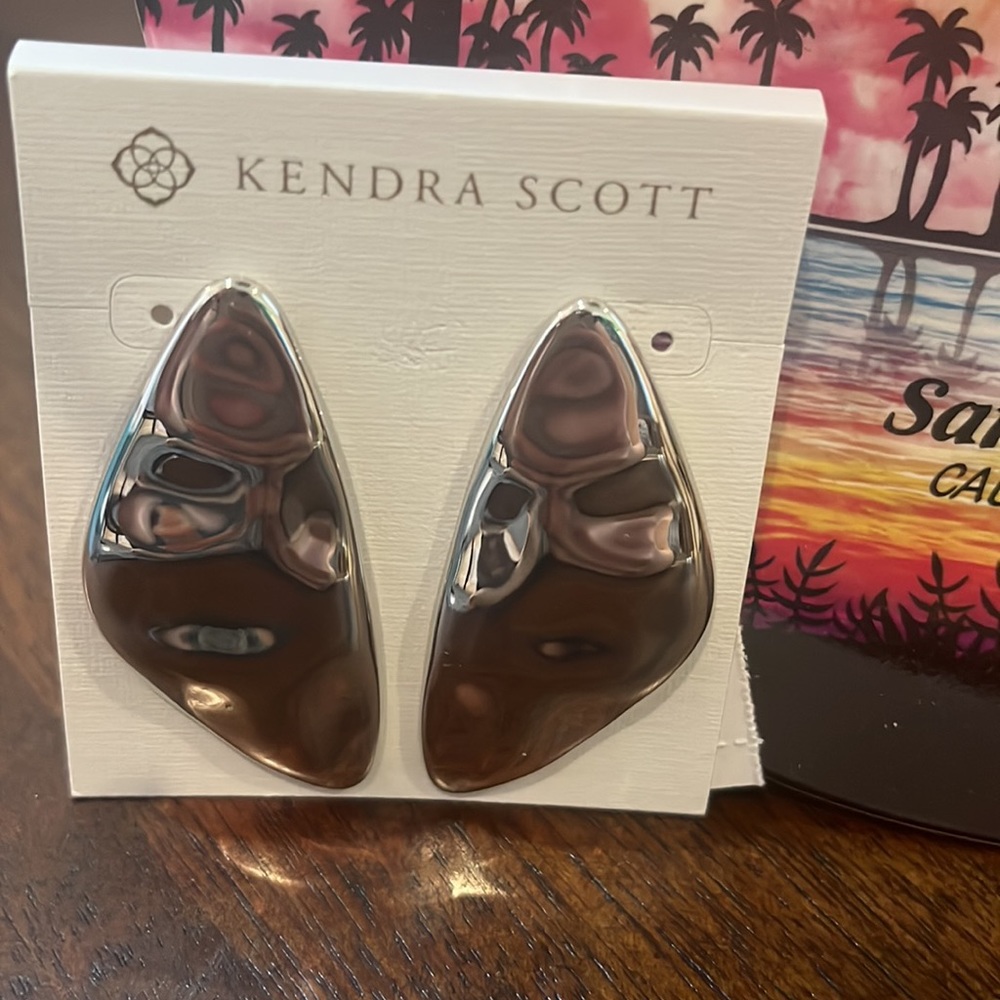 KENDRA SCOTT Kira Statement Earrings new with tag - Picture 3 of 4